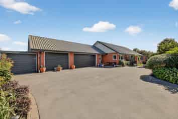 4 Windward Lane, Bromley
