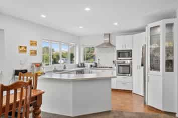 4 Windward Lane, Bromley