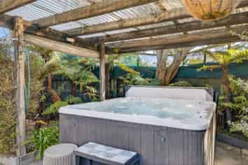 4 Windward Lane, Bromley