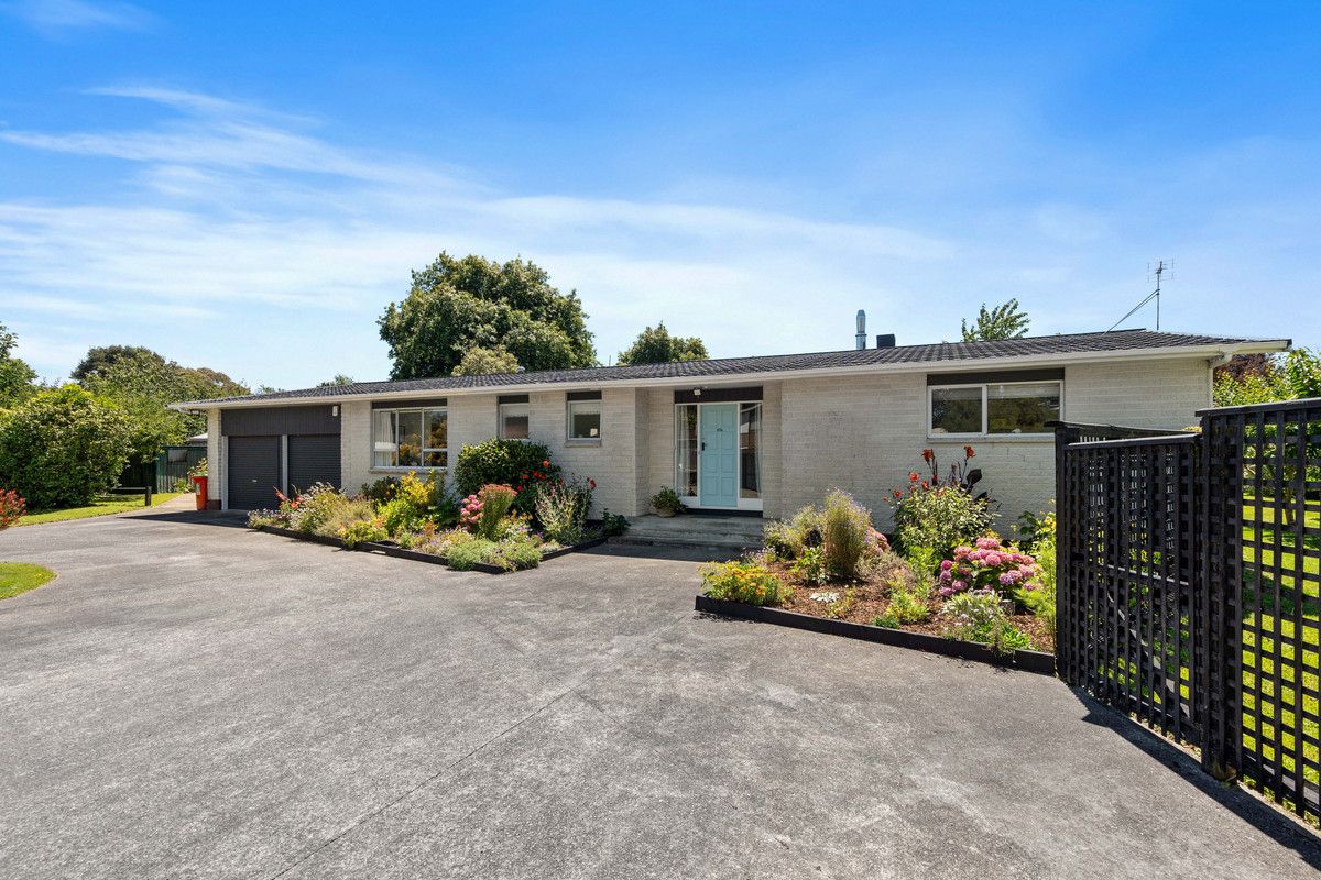 Family Living in the Heart of Carterton