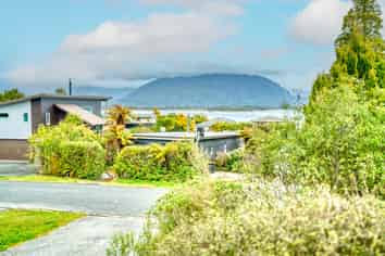 17 Korua Street, Moana / Lake Brunner