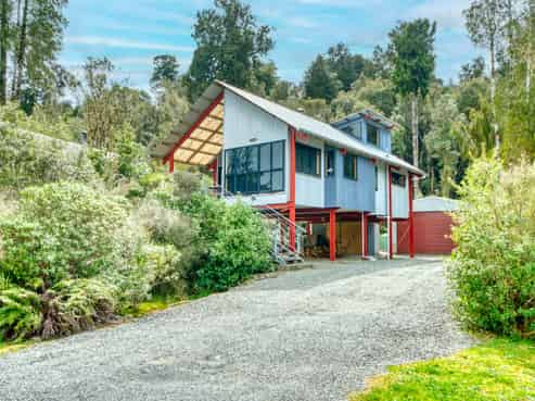 17 Korua Street, Moana / Lake Brunner