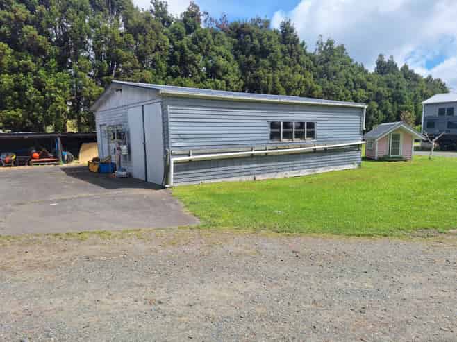 Kumeu- office & shed & sleep-out