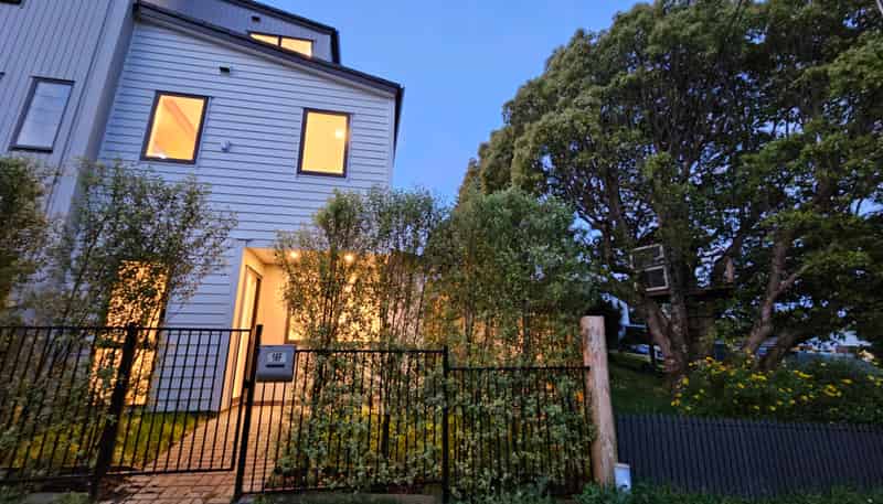 16F Sheridan Street, New Lynn