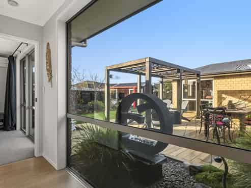 8 Mortlake Heights, Pyes Pa