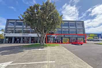 425M² RETAIL SPACE FOR LEASE
