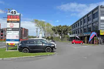 847M² GROUND FLOOR RETAIL SHOP FOR LEASE

