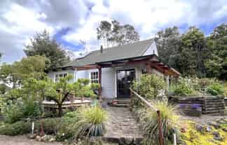 144 Takahe Road, Titirangi