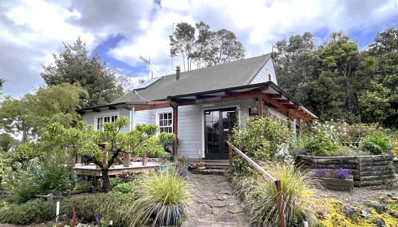 144 Takahe Road, Titirangi