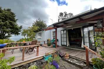 144 Takahe Road, Titirangi