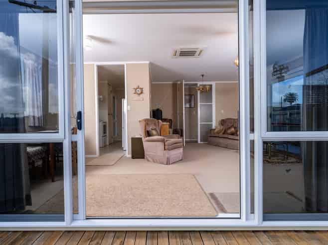 17B Wallis Street, Raglan