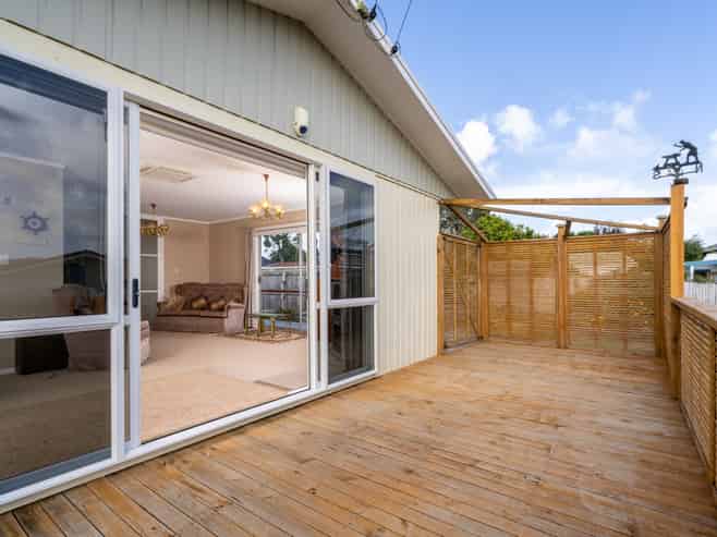 17B Wallis Street, Raglan