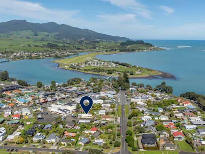 17B Wallis Street, Raglan