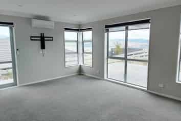 31 Percy Kinsman Crescent, Riverstone Terraces