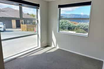 31 Percy Kinsman Crescent, Riverstone Terraces