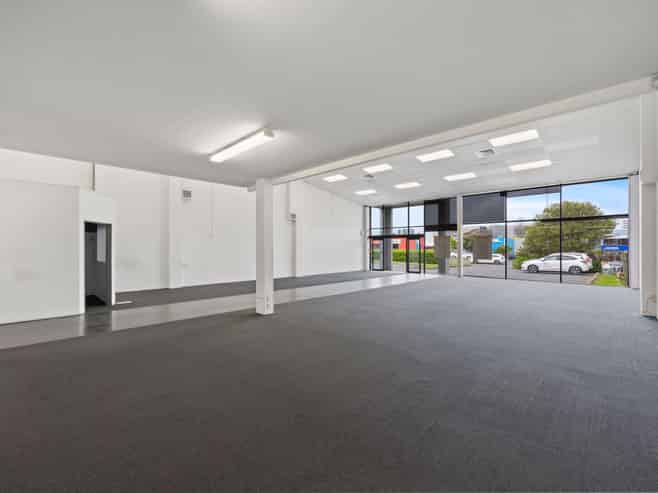 39A Cavendish Drive - Prime Retail Spot