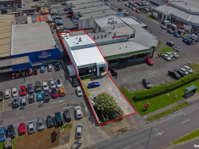 39A Cavendish Drive - Prime Retail Spot