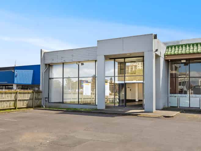 39A Cavendish Drive - Prime Retail Spot