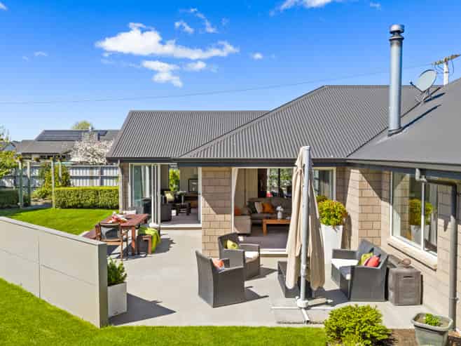 11 Rose Street, Springlands