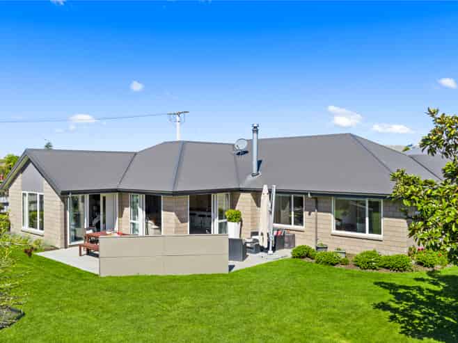11 Rose Street, Springlands