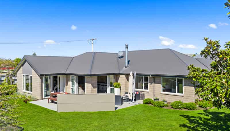 11 Rose Street, Springlands
