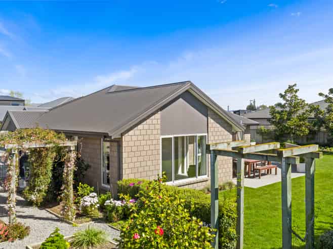 11 Rose Street, Springlands