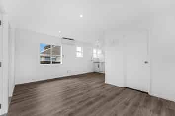 2/34 Plumley Crescent, Mangere