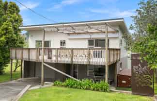 12 Omutu Street, Oakura