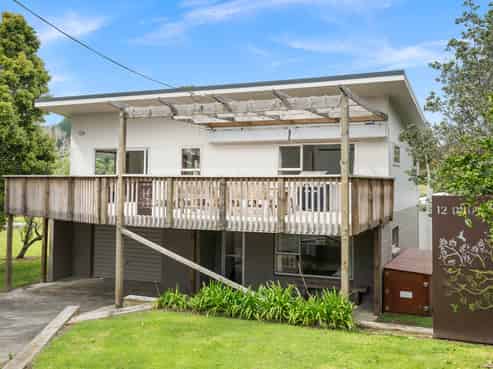 12 Omutu Street, Oakura Coast