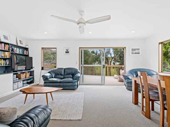 12 Omutu Street, Oakura