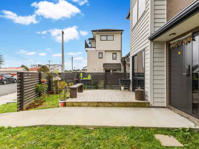 12/30 Calvert Avenue, Mangere East