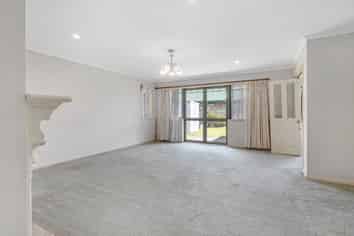 30 Strachan Way, Highbury