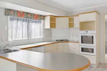 30 Strachan Way, Highbury