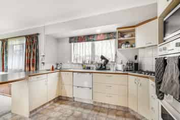 30 Strachan Way, Highbury