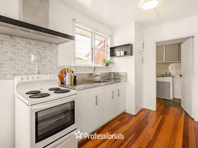 1110 High Street, Taita