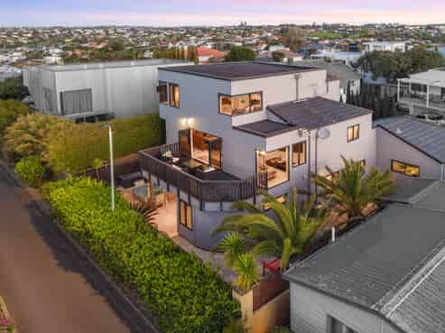 2/48 Te Arawa Street, Orakei