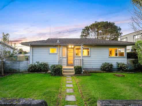 2/56 Waipani Road, Te Atatu Peninsula