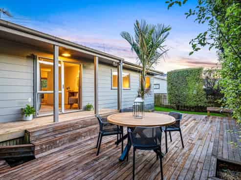 2/56 Waipani Road, Te Atatu Peninsula