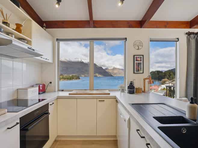 3/6 Suburb Street, Queenstown
