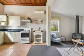 8 Dalry Street, Mornington