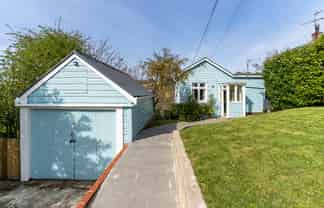 8 Dalry Street, Mornington