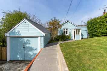 8 Dalry Street, Mornington
