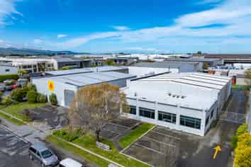 As is where is! 2 x buildings Hornby! 