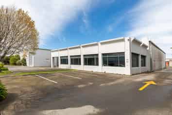 As is where is! 2 x buildings Hornby! 