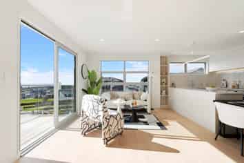 6 Pakirikiri Street, Long Bay