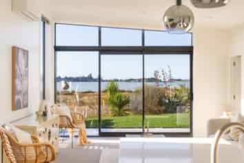 43 Hinaki Street, Poike