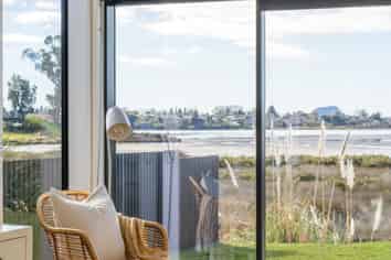 43 Hinaki Street, Poike