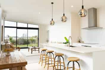 43 Hinaki Street, Poike