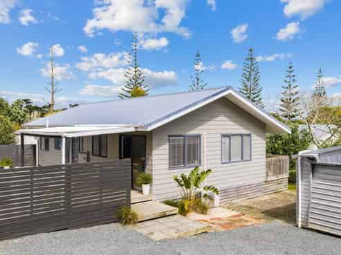 4 Thelma Road South, Mangawhai Heads