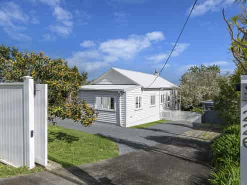 226 Upper Harbour Drive, Greenhithe